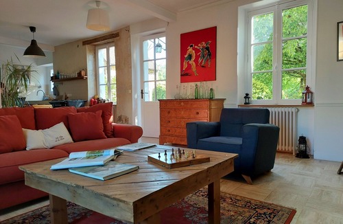 La Perriere House | Le Clos de la Fuie, gîte in La Perrière, le Perche, 3 large bedrooms, garden