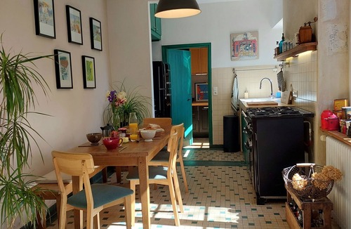 La Perriere House | Le Clos de la Fuie, gîte in La Perrière, le Perche, 3 large bedrooms, garden