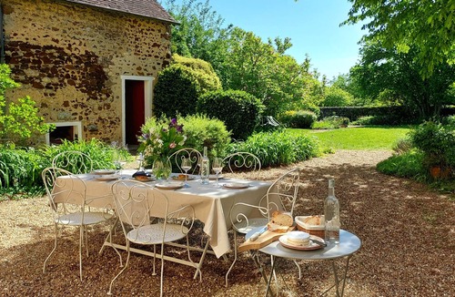 La Perriere House | Le Clos de la Fuie, gîte in La Perrière, le Perche, 3 large bedrooms, garden
