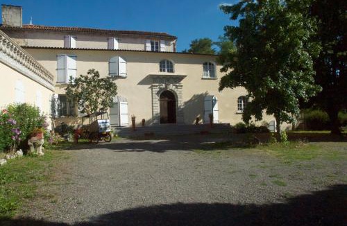 La Rochefoucauld Bed & Breakfast | Le Clos des Cèdres b&b