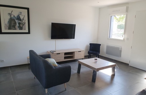Carly House | Le Clos des Cajaviris 2