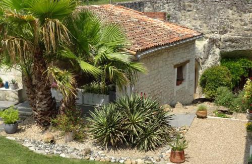 Scorbe-Clairvaux House | Le Clos des Champis