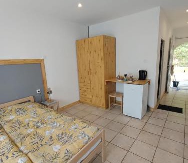 Belmontet Bed & Breakfast | Le clos des Romarins Chambre JONQUILLE