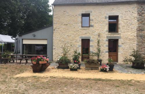 Bains-sur-Oust House | Le Clos Doré Parc