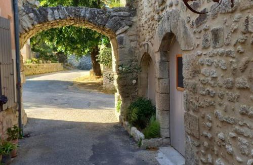 Saint-Restitut Apartment | Le Clos du rempart - 2 à 4 pers.