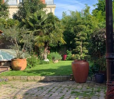 Taverny House | Le clos fleuri