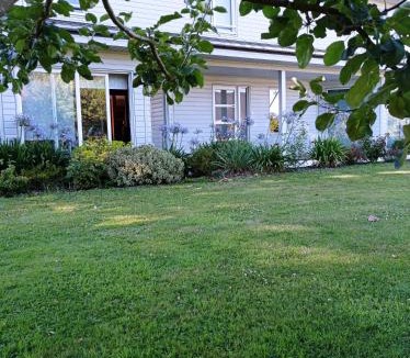 Saint-Loup-Hors Bed & Breakfast | Le Clos Louisiane
