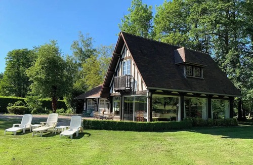 Canehan House | Le Clos Vildor Charming gîte/Normandy with horses & bordered by river 5km from the sea