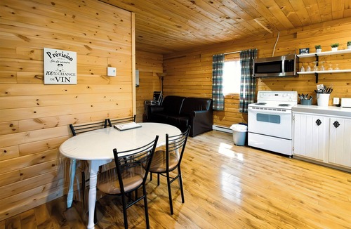 Saint-Luc-de-Bellechasse Ski Chalet | Le Coureur des Bois Spa 4-6 pers