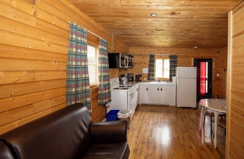 Saint-Luc-de-Bellechasse Ski Chalet | Le Coureur des Bois Spa 4-6 pers