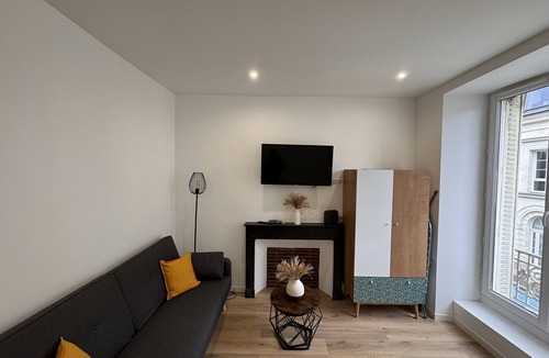 Ecommoy Apartment | Le Cocon-3p-Centre-Cosy