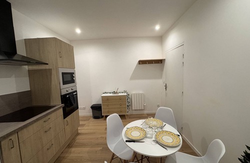 Ecommoy Apartment | Le Cocon-3p-Centre-Cosy