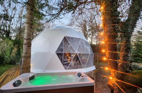 Saint-Jean-d'Elle Cabin | le cocon d'amour " Dôme avec jaccuzi privé "