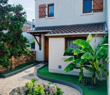 Saint-Quentin-en-Yvelines Apartment | Le Cocon d'Evasion Free parking and Private garden