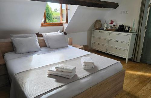 Saint-Yrieix-la-Perche Bed & Breakfast | Le Cocon - Domaine du Vertendre