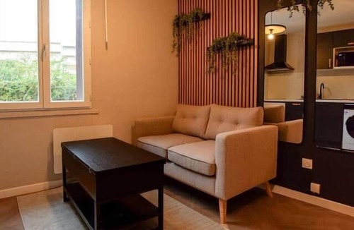 Sotteville-les-Rouen Apartment | Le Cocon du Jardin - cosy, modern, fiberglass duplex