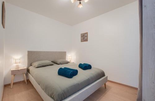 Cosse-le-Vivien Apartment | Le Cocon de Cossé - Wifi - 300m Centre