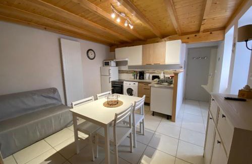 Chanos-Curson Apartment | Le Cocon de Curson Gîte le Papillon