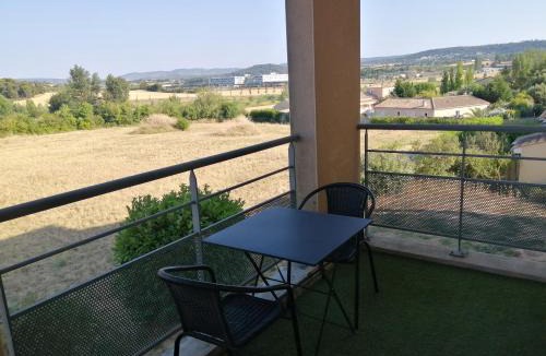Carcassonne Apartment | Le cocon de Marie,piscine, balcon, parking gratuit, baignoire