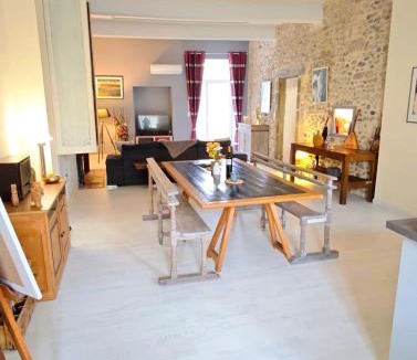 Limoux Apartment | Le Cocon Des Arcades - Central, charmant balcon -