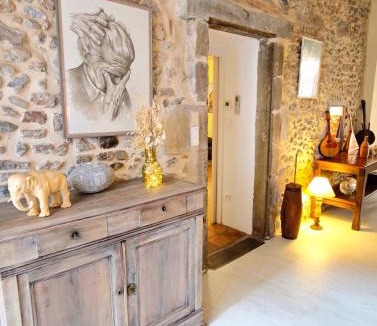 Limoux Apartment | Le Cocon Des Arcades - Central, charmant balcon -