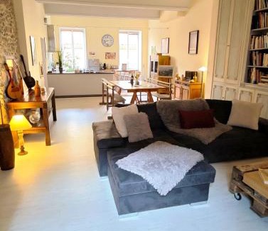 Limoux Apartment | Le Cocon Des Arcades - Central, charmant balcon -