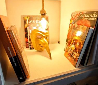 Limoux Apartment | Le Cocon Des Arcades - Central, charmant balcon -