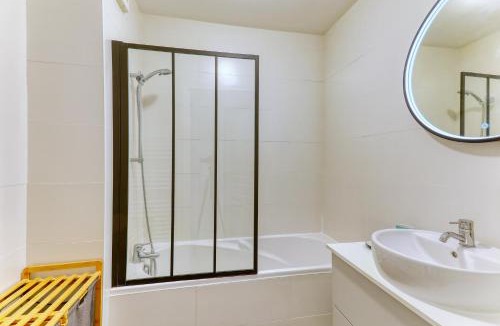 Madeleine-Champ de Mars Apartment | Le cocon des olivettes - 5 people - CHU - Parking