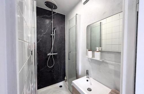 Saint-Omer Apartment | Le Cocon du Haut-Pont - Parking Gratuit, Idéal Groupe, Proche Gare
