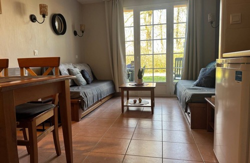 Monflanquin Condo | Le Cocon du lac,Sleeps 5, Pool & Lake