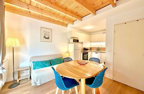 Calvisson Apartment | Le Cocon du Mas, 4 guests, Pool in Calvisson
