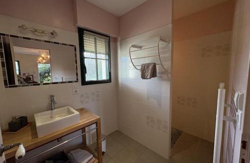 Fougeres-sur-Bievre House | Le cocon en Sologne, Châteaux, Zoo de Beauval, Piscine, WIFI, 2 chambres, 3 lits, 2 sdb