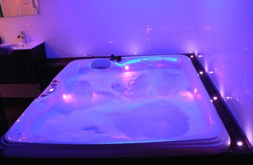 Plelan-le-Grand House | Le Cocon Enchanteur: a private gîte/JACUZZI/romantic night for two