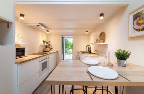 Hopitaux-Facultes Apartment | Le Cocon I - Private garden terrace with parking