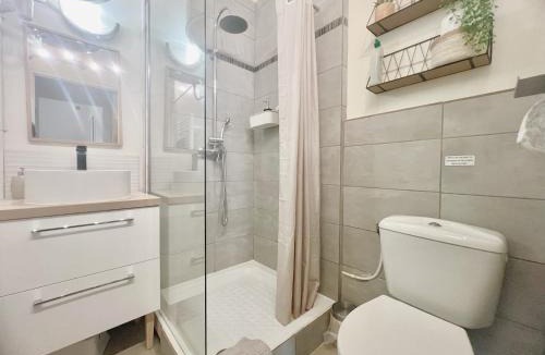 Miramas Apartment | Le Cocon - Rénové, Clim, Terrasse, WIFI, Hypercentre, 5 personnes