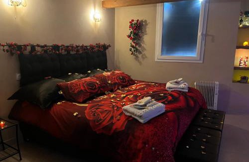 Lunel Hotel | Le Cocon SPA Évasion Privée - jacuzzi -