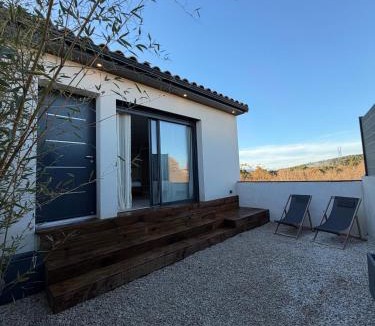 Euzet-les-Bains Apartment | Le Cocon - Suite Romantique