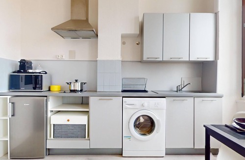 Republique - Tolstoi Condo | LE Cocon Suspendu