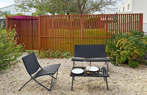 La Meziere Apartment | Le Cocon - Terrasse & Parking - Calme