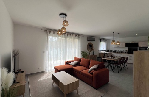 Vezeronce-Curtin House | le Cocon Vézerontin