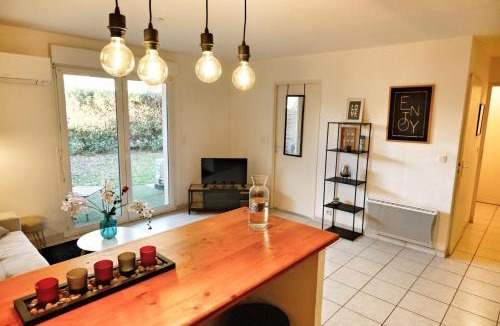 Villeneuve-sur-Lot Apartment | Le Cocoon Jasmin T2 RDC cosy avec jardin clos