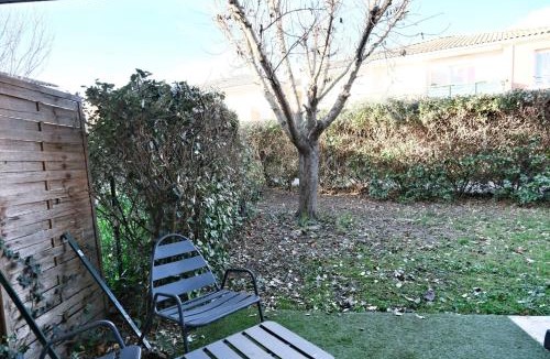 Villeneuve-sur-Lot Apartment | Le Cocoon Jasmin T2 RDC cosy avec jardin clos