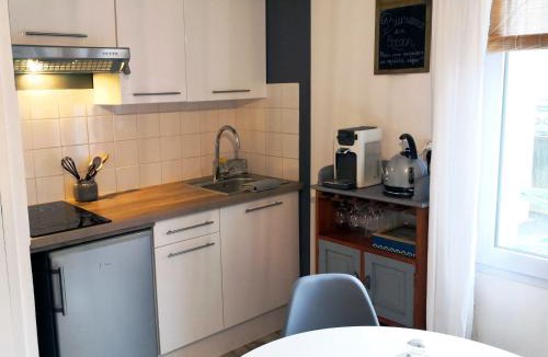 Saint-Lo Apartment | LE COCOON Saint Lô - Appartement privé tout équipé - Haras - Parking gratuit - Entrée autonome - Wifi - Netflix - Baignoire - Lave-linge - Lit Queen Size 160cm & canapé-lit 140cm - Jusqu'à 4 personnes