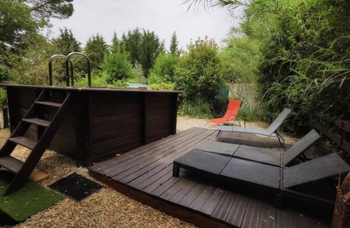 Vallabregues Ski Chalet | Le Coin Secret