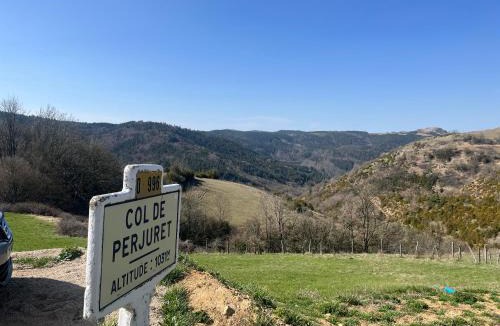 Fraissinet-de-Fourques Apartment | Le col de Perjuret