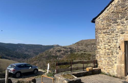 Fraissinet-de-Fourques Apartment | Le col de Perjuret