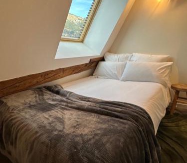 Le Bourg-d'Oisans Apartment | Le Col Getaway Virage 3