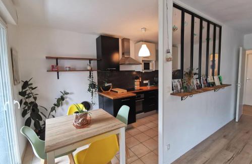 Quai de la Fosse Apartment | Le Colibri - Appartement avec balcon et parking