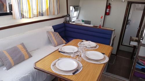 Saint-Jean-de-Losne Boat Rental | Le Colibri