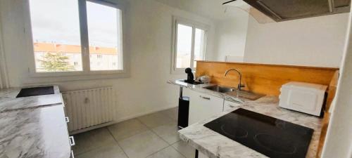 Chateauroux Apartment | Le Combanaire - 4-6 pers- wifi- parking